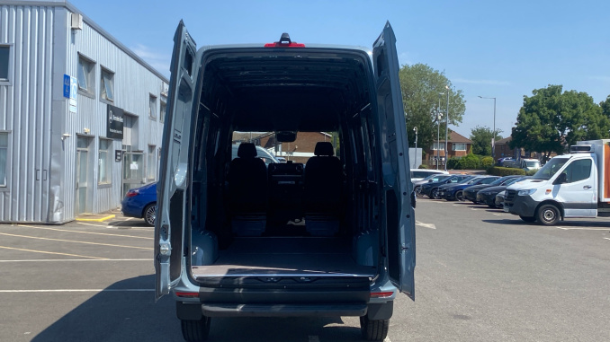 Mercedes-Benz Sprinter 319Cdi L2 Diesel Rwd 3.5t H2 Pro Van 9G-Tronic - Image 12